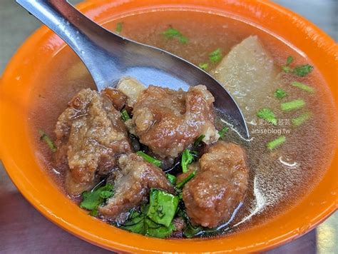 三條路|【萬華美食】三條路油飯排骨酥湯，深夜兩點半就開始營業三輪餐。